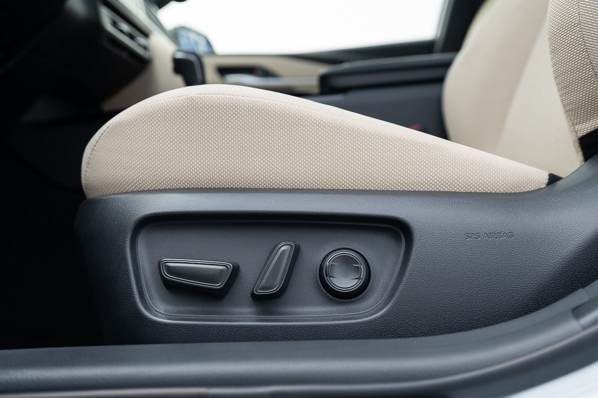 Toyota Camry LE Hybrid 2026 white