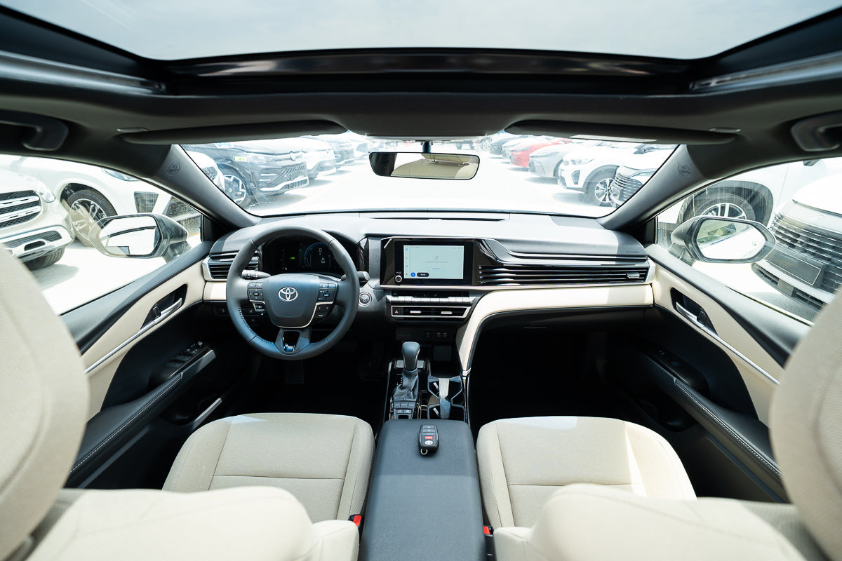 Toyota Camry LE Hybrid 2026 white