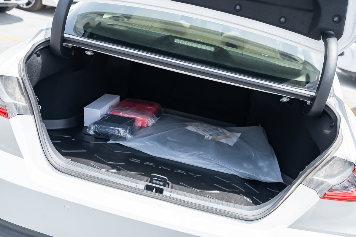 Toyota Camry LE Hybrid 2026 white
