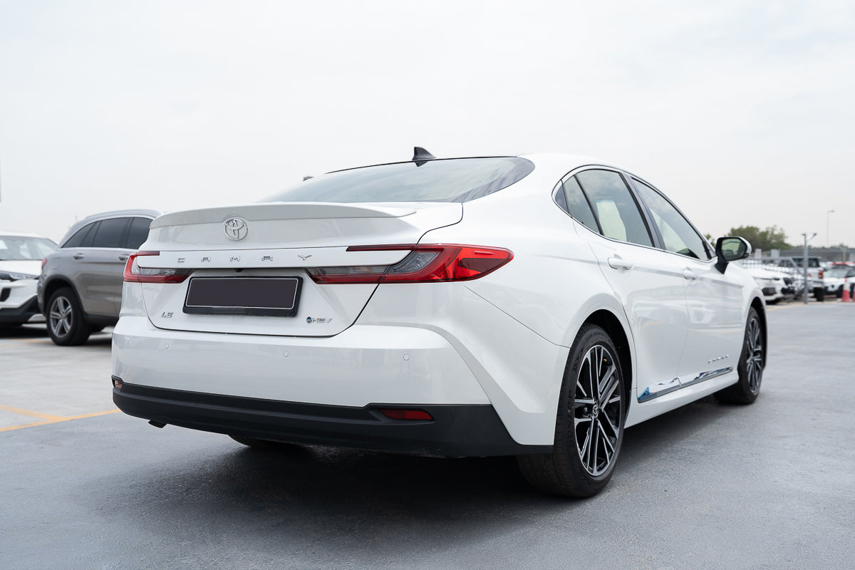 Toyota Camry LE Hybrid 2026 white