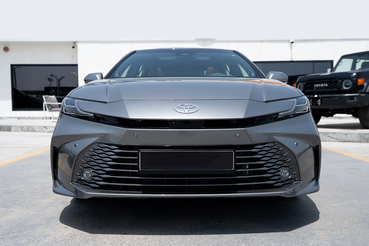Toyota Camry Lumiere Grey Hybrid 2.5L 2026