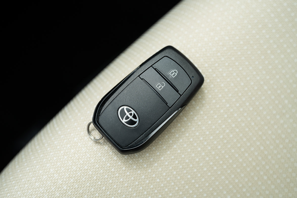 Toyota RAV4 LE Hybrid 2026 bronze