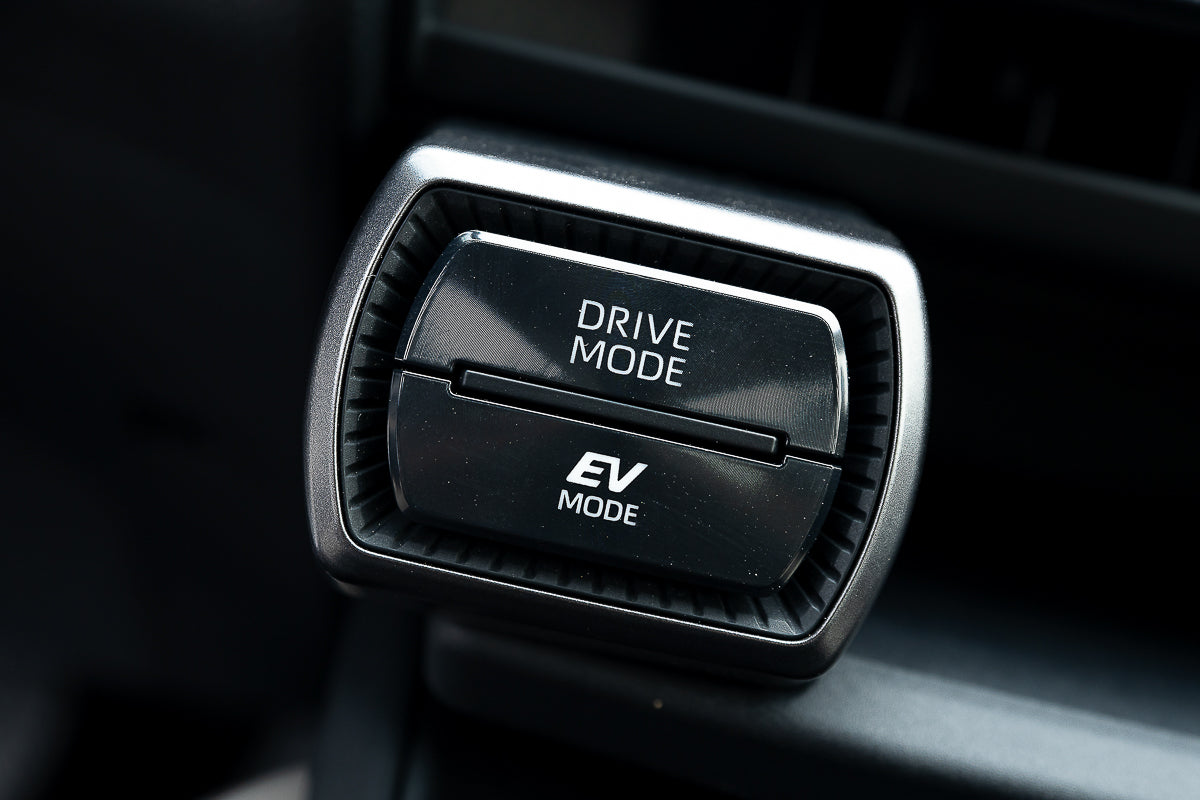 Toyota RAV4 LE Hybrid 2026 bronze
