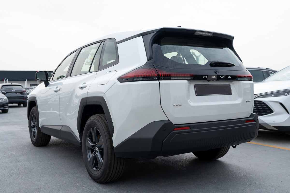 2026 Toyota RAV4 LE hybrid 4wd white