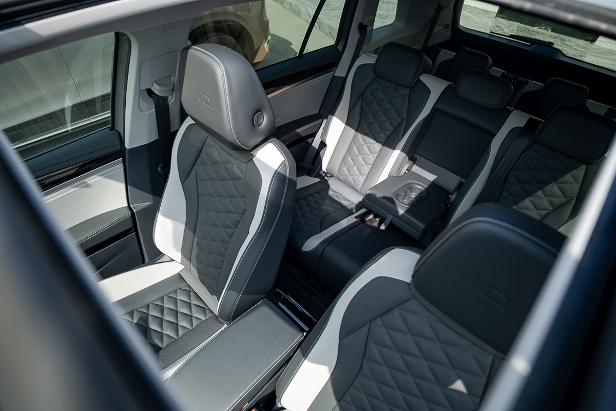 Volkswagen ID.6 CROZZ Pro 2024 Silver