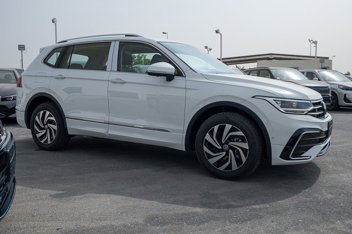 Volkswagen Tiguan 330 TSI 2WD R-Line 2024 | Sporty & Powerful SUV