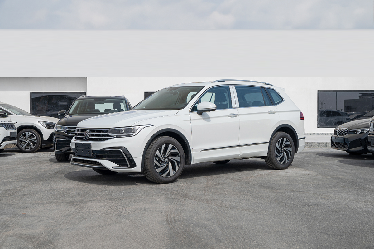 Volkswagen Tiguan 330 TSI 2WD R-Line 2024 | Sporty & Powerful SUV
