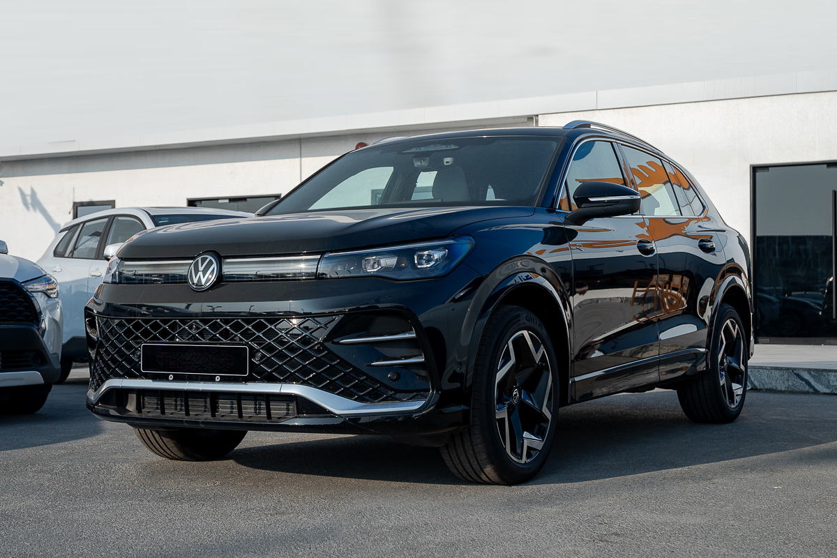 Volkswagen Tiguan L PRO 330 TSI 2WD R-Line Smart Leader 2024 – Black Luxury SUV