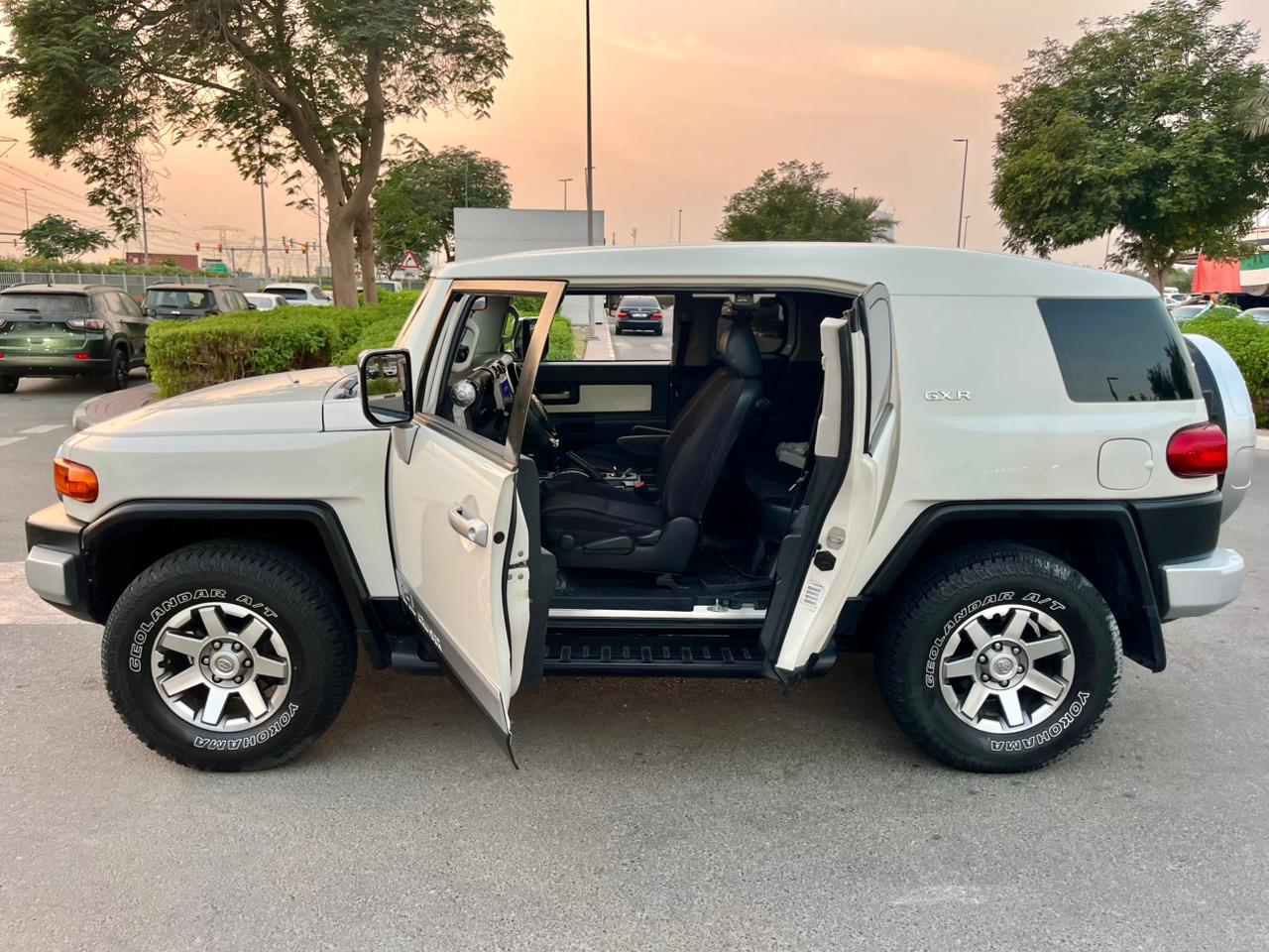 Toyota FJ Cruiser 2014 White
