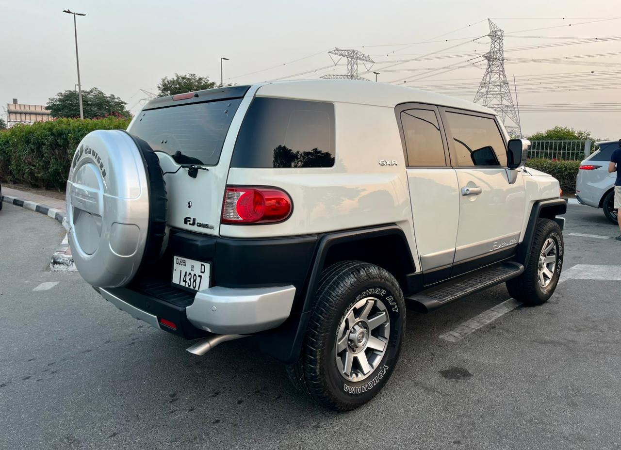 Toyota FJ Cruiser 2014 White