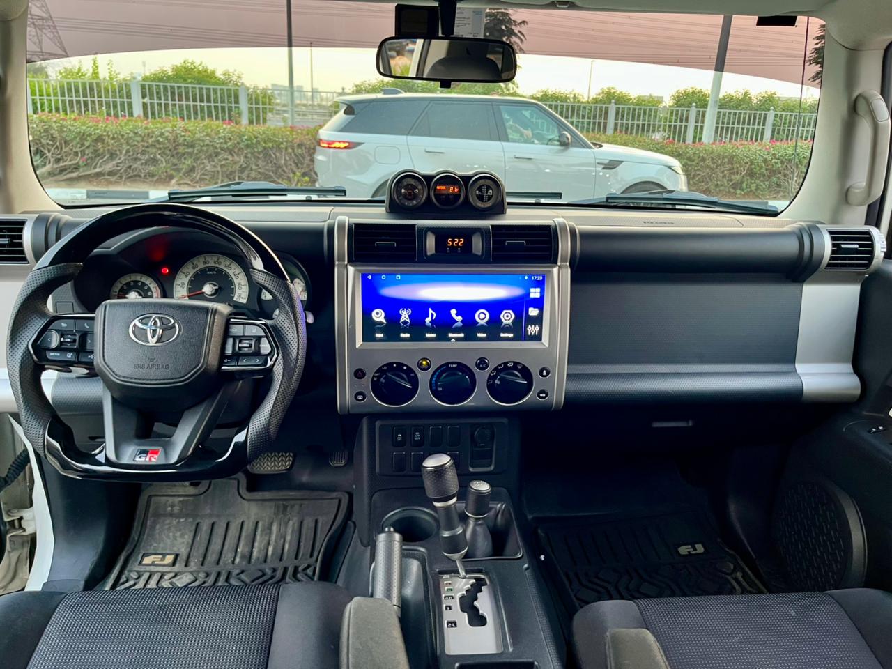 Toyota FJ Cruiser 2014 White