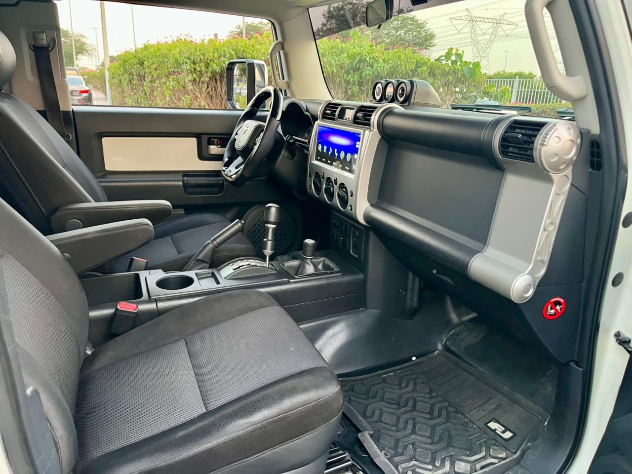 Toyota FJ Cruiser 2014 White