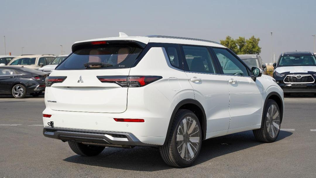 Mitsubishi P Line White 2025