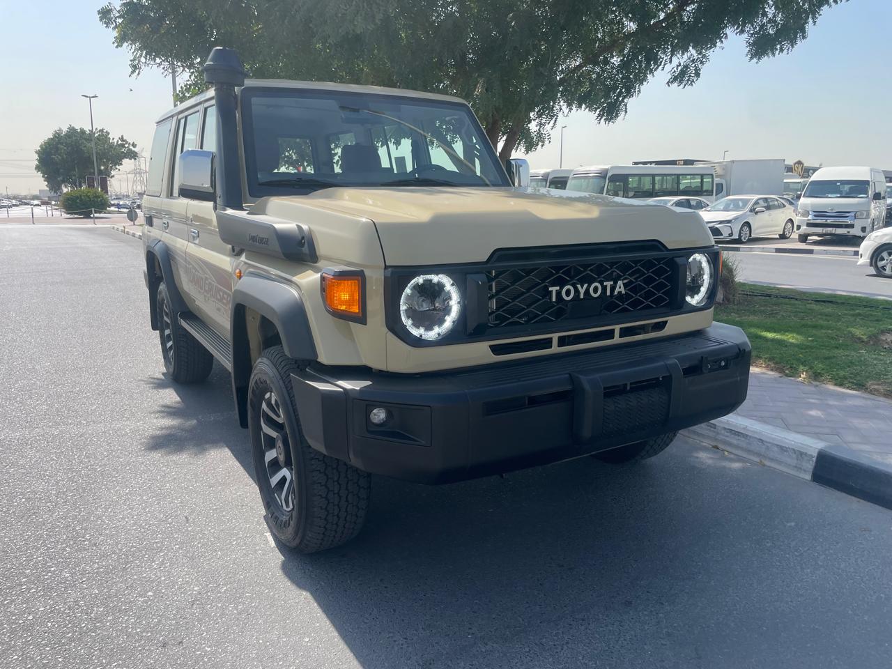 Toyota Land Cruiser LC76 2026 2.8L Diesel beige