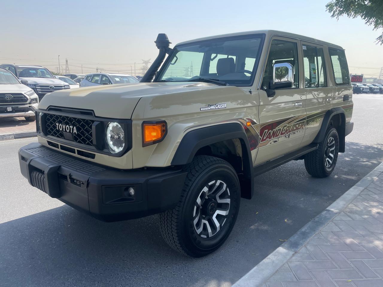 Toyota Land Cruiser LC76 2026 2.8L Diesel beige