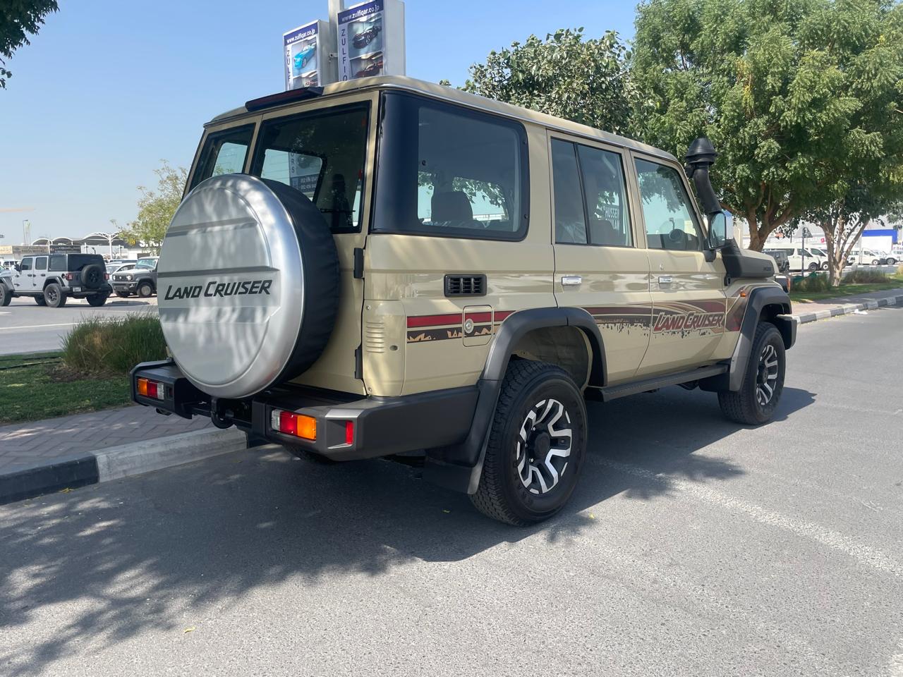 Toyota Land Cruiser LC76 2026