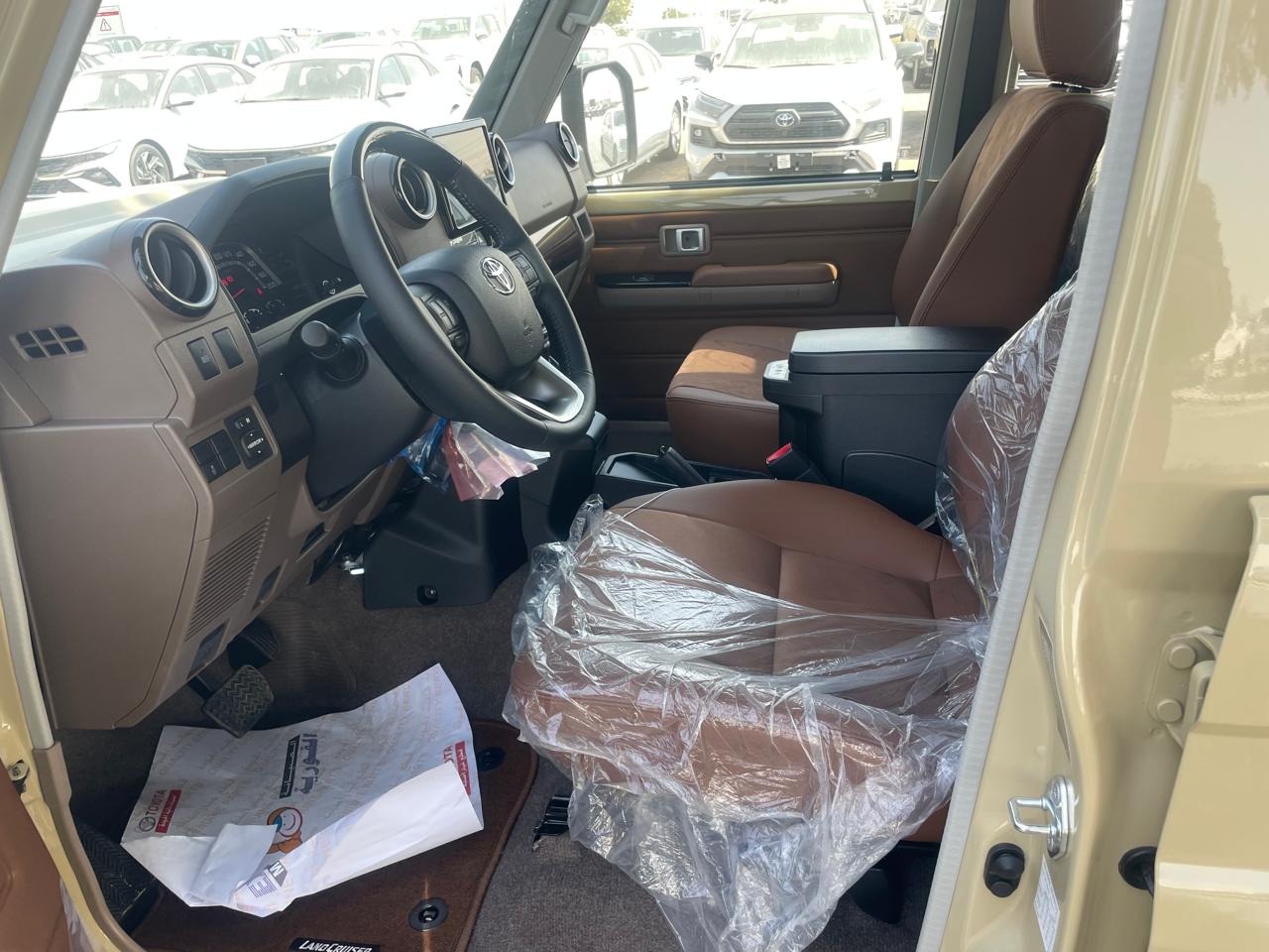 Toyota Land Cruiser LC76 2026