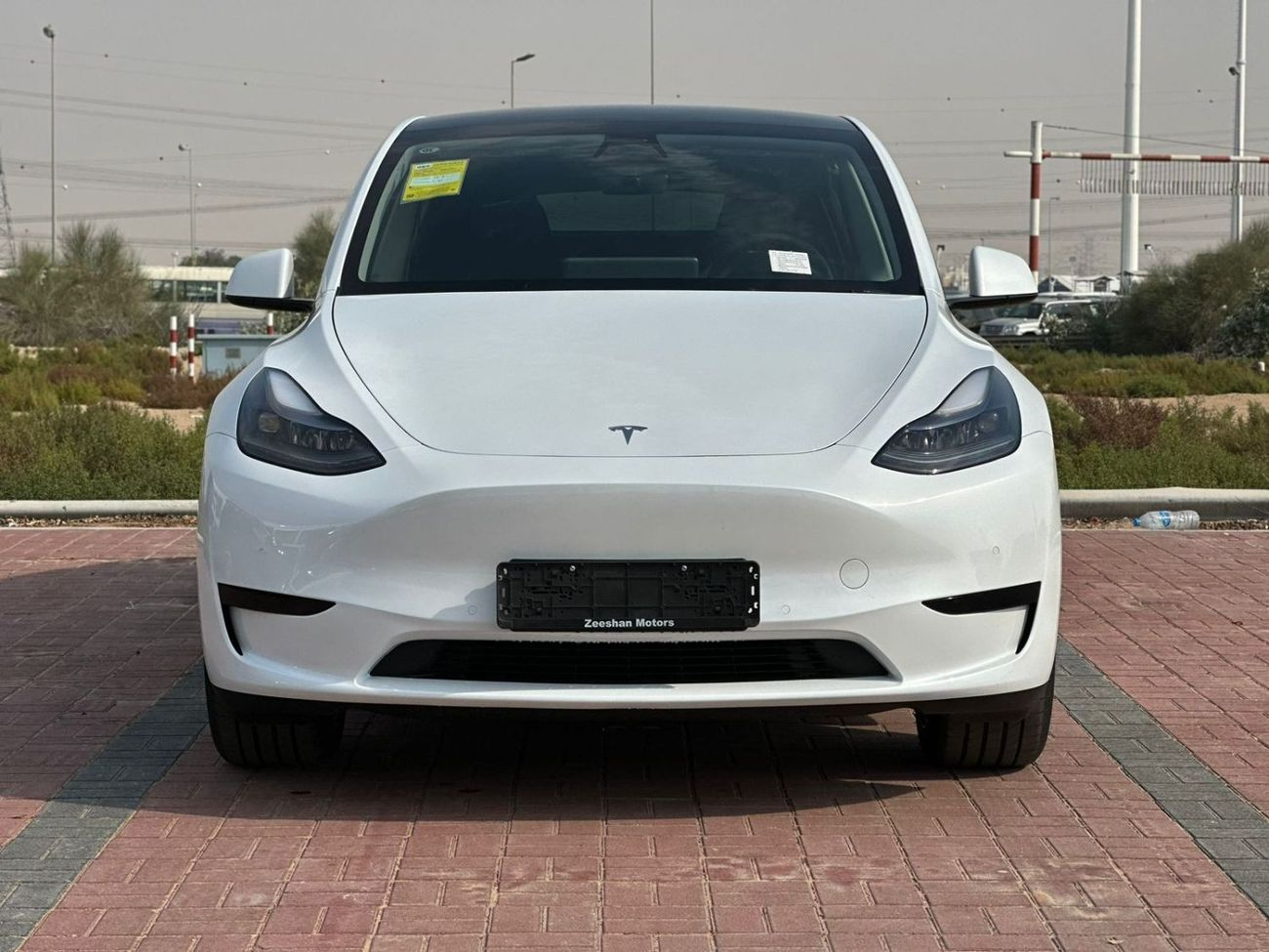 Tesla Model Y 2024 – Electric SUV White | Long Range & Performance