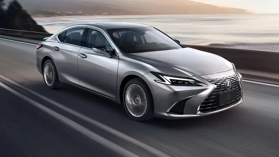 Lexus ES 2025 – Luxury Sedan