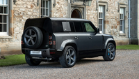 Range Rover Defender 110 S 2025