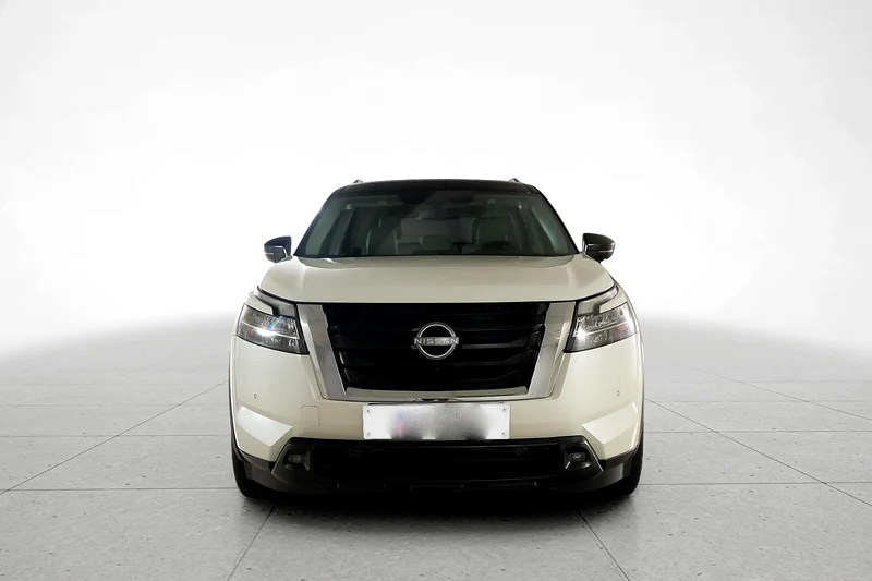 Nissan Pathfinder SV 2024 white
