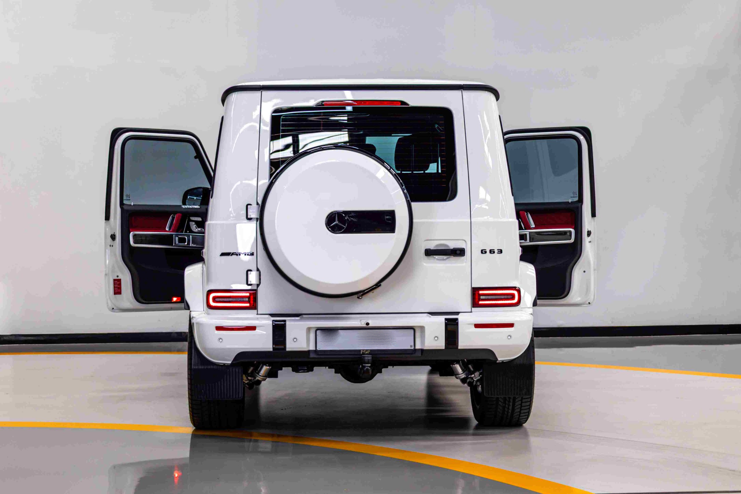 AMG G 63 interior 2025 white